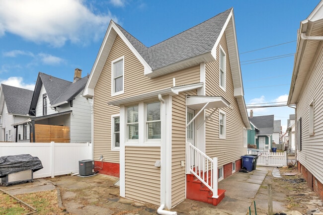 Photo - 105 Atlantic St