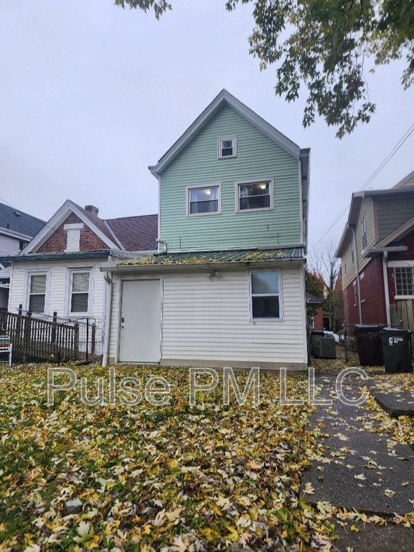 Photo - 1539 St Clair St Unit 1