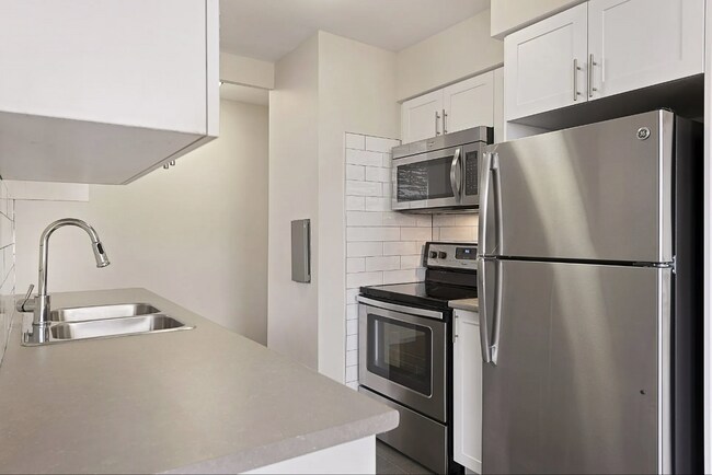 Photo - 2177 Avenue Road