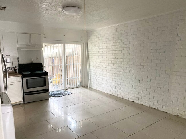 Photo - 7449 Cook Rd Unidad True