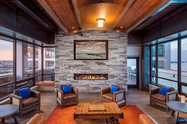 250 N Christopher Columbus Blvd