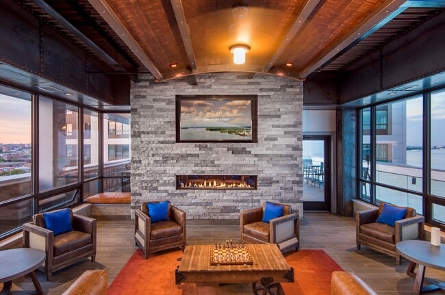 Building Photo - 250 N Christopher Columbus Blvd