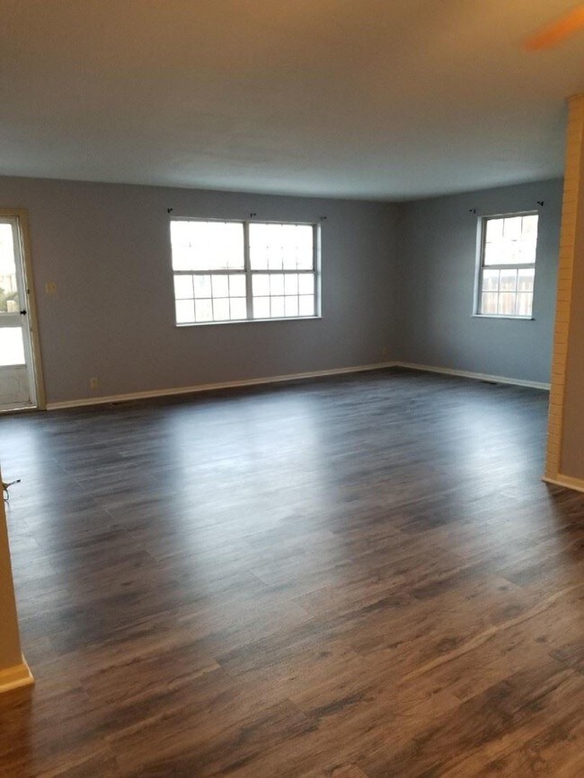 Photo - 3 br, 2 bath House - 13 Cresthill Dr. #30