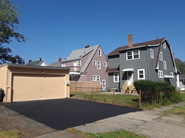 Photo - 3430 Winsford Rd