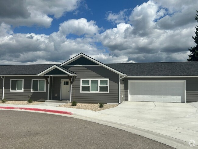 Building Photo - Beautifully Furnished 3 bed/2bath Hamilton... Rental