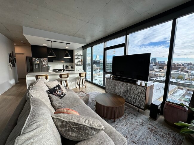 Photo - 225 N Elizabeth St Unit 709