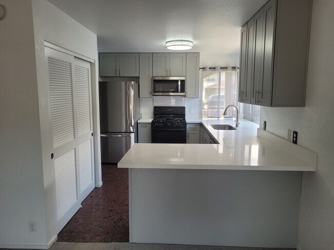 Photo - Quiet w/Beautiful Ocean Views 3bd, 2.5bath, SF w/2 car garage 1655sqft unit . $4200