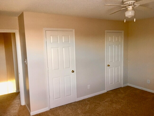 Photo - 1202 Goldridge Dr SW