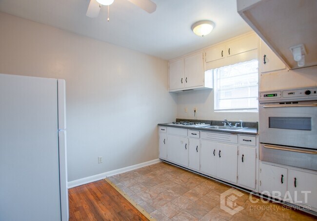 Photo - 896 Greenwood Ave NE