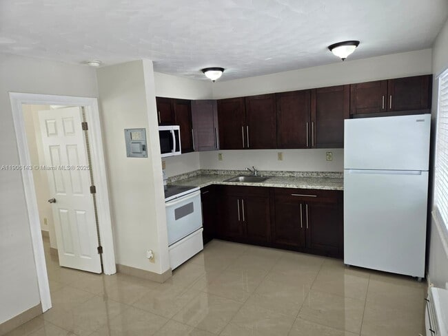 Photo - 724 NE 6th St Unidad 2