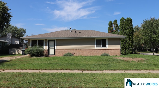 Building Photo - Lovely 3 Bedroom, 1 bath house available now.