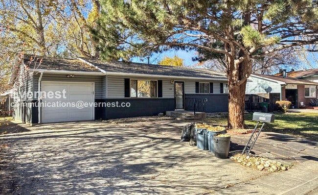 Photo - 1405 Village Ln