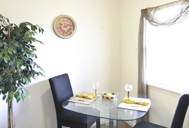 Photo - Kimberly Court Apartments