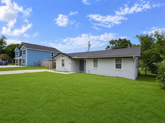 Photo - 1906 E Avenue G