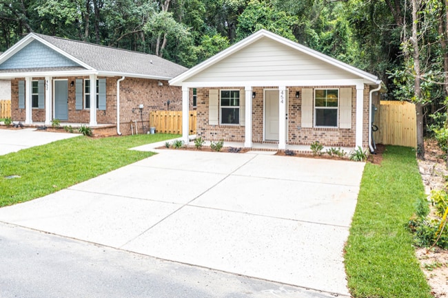 Photo - 454 Reeves St