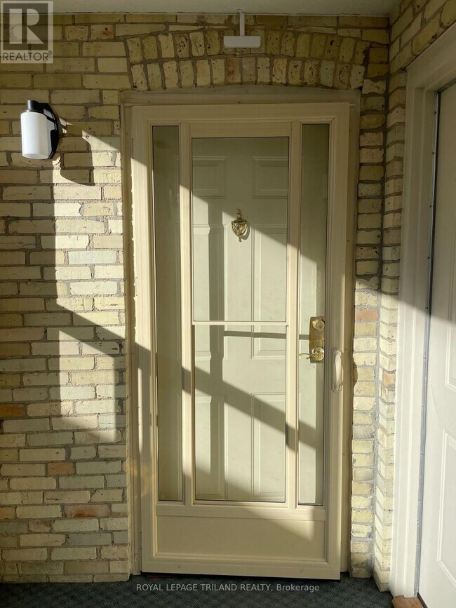 Photo - 275 Queens Ave Unité 301