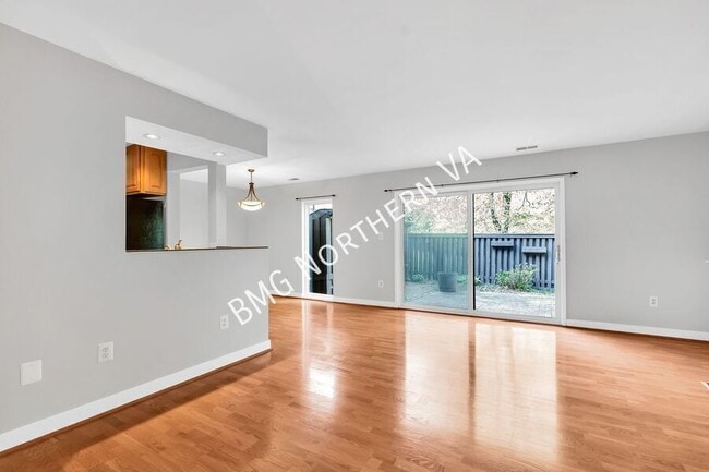 Photo - 1790 Ivy Oak Square