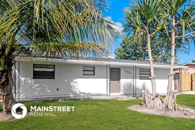 Photo - 1323 W Fernlea Dr