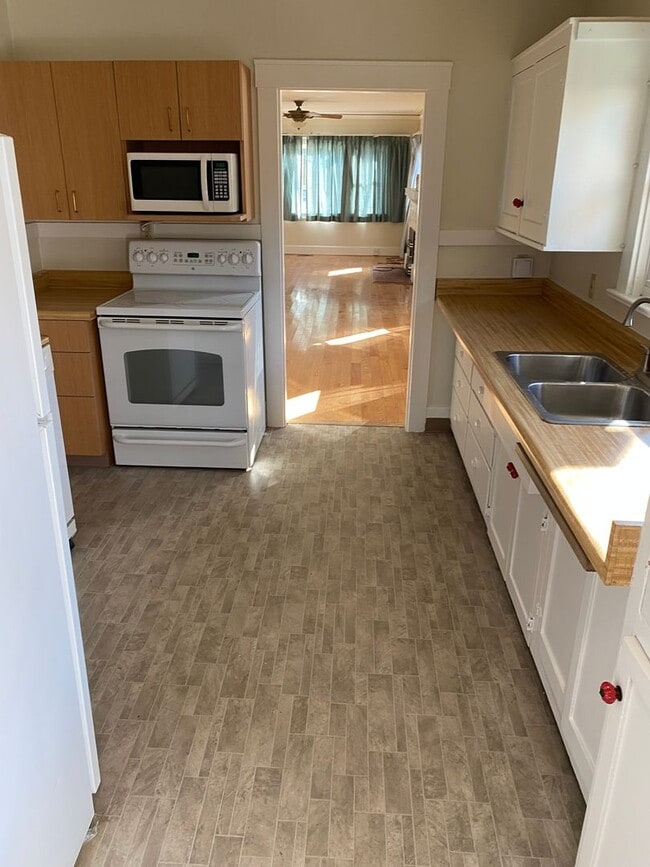 Photo - Mountain View Charmer 2 bed 1 bath available now!