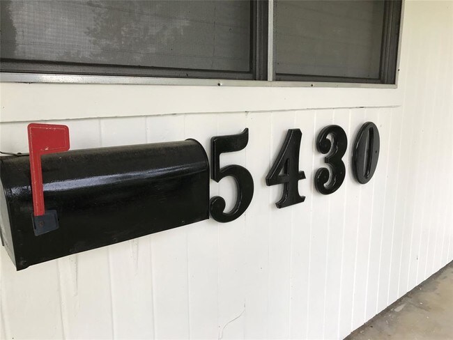 Photo - 5430 Beechnut St