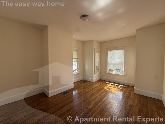 Building Photo - 55 Bonair St Unit #1