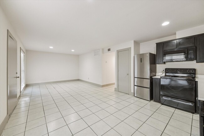 Photo - 4300 Rosslyn Rd