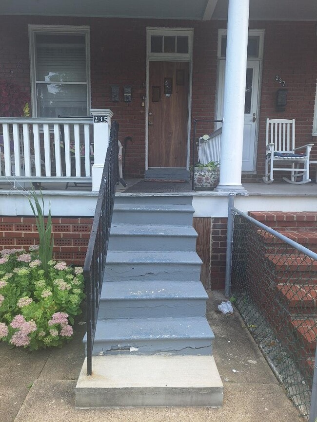 Building Photo - 235 S Augusta Ave Rental