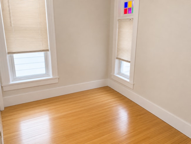 Photo - 110-112 E Johnson Street Unidad 1