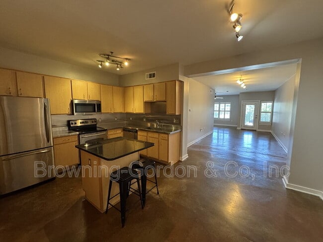 Building Photo - 1803 Broadway Unit Apt. 426