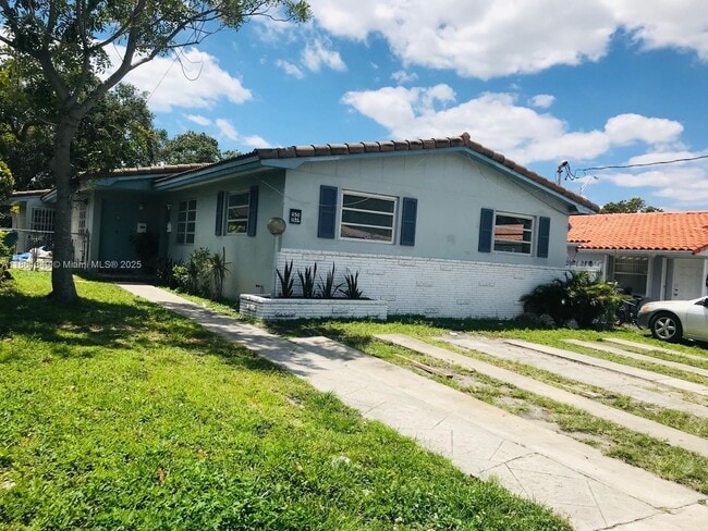 Photo - 1150 SW 12th St Apartment Unit 0