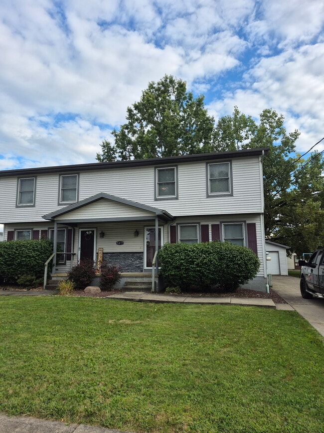 Building Photo - 5611 1/2 Madrid Dr Rental