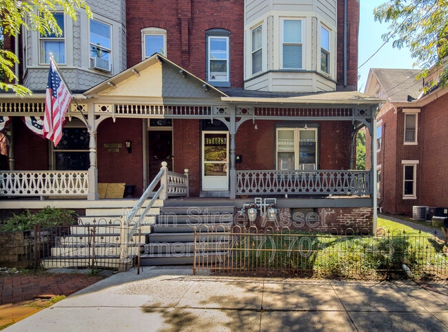 Building Photo - 476 N Charlotte St Unit 2