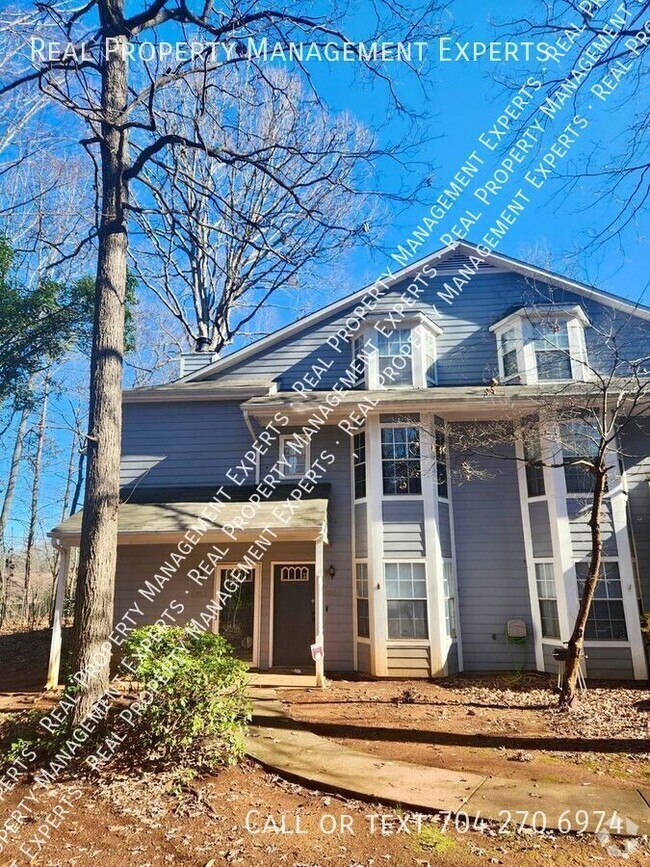 Building Photo - Charming 3BR/2BA Townhouse in Charlotte!