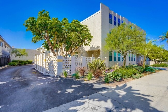Photo - 537 E Hyde Park Blvd Unit 212