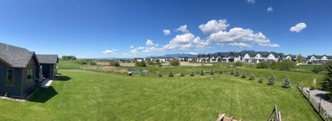 Building Photo - 4 Bedroom Home for Rent in West Bozeman! W...