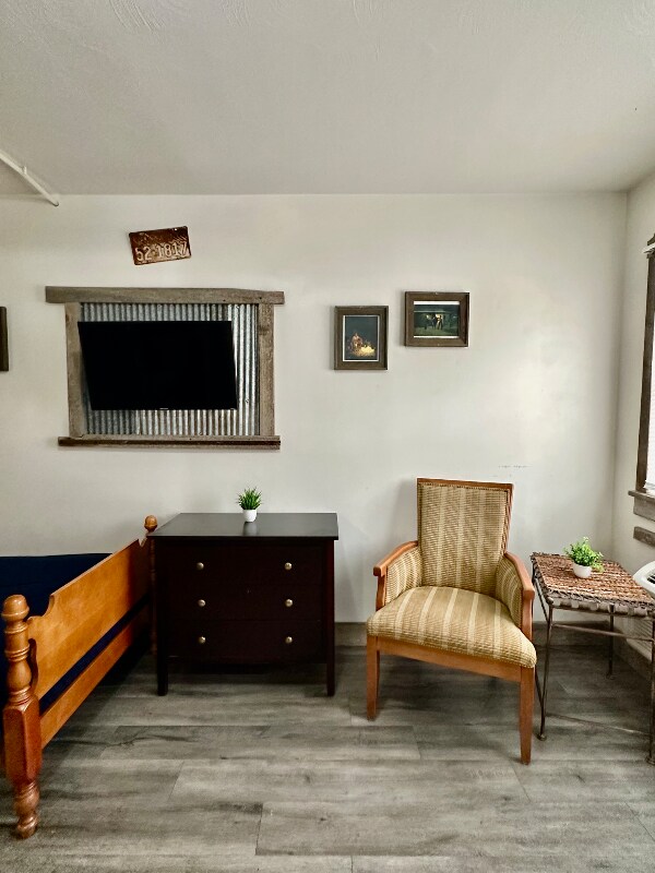 Photo - 210 E North St