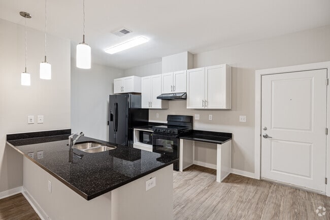 2BR, 2BA - 1,010SF - Kitchen - Urbana at Hioaks