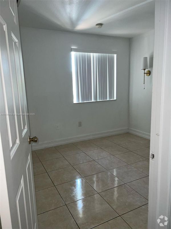 Building Photo - 2460 SE 15th Pl Rental