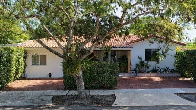 Building Photo - 1345 SW 60th Ct