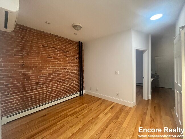 51 Joy St Unit 1R