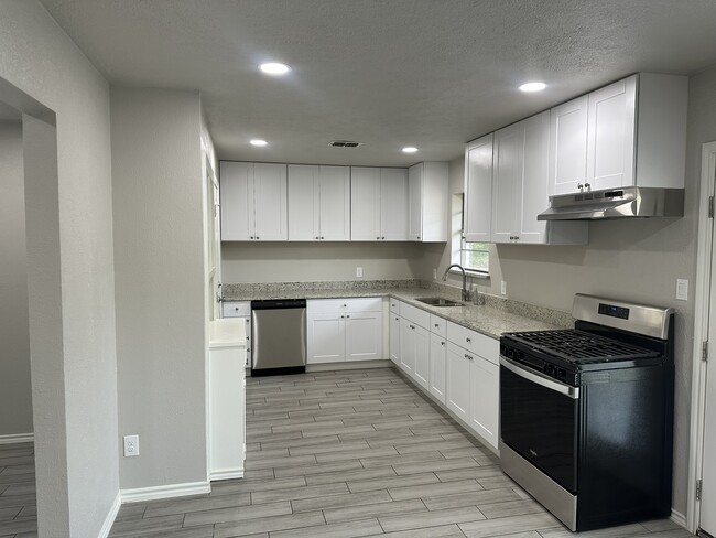 Kitchen - 305 Mimosa St