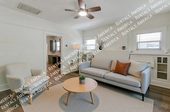 Photo - 826 E 6th St