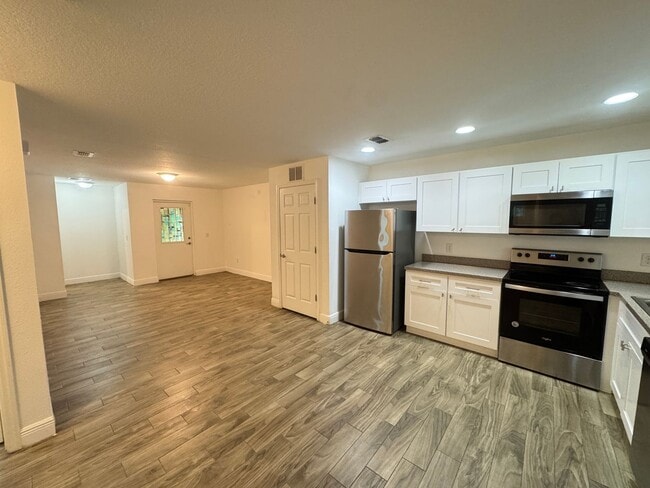 Photo - Available NOW! Charming 3-Bedroom Duplex with Modern Comforts in Lakeland! Washer and Dryer INCLU...
