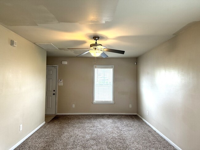 Photo - End Unit! Screened Porch!