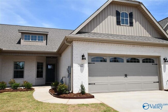 Building Photo - 702 Sluice Dr SW