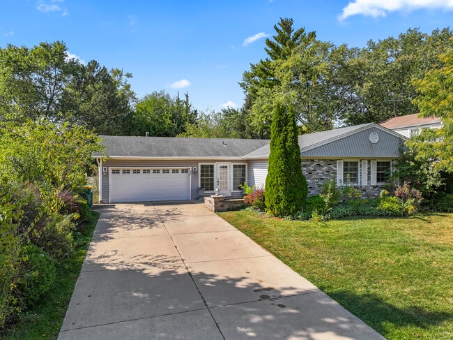 Building Photo - 641 Silver Rock Ln