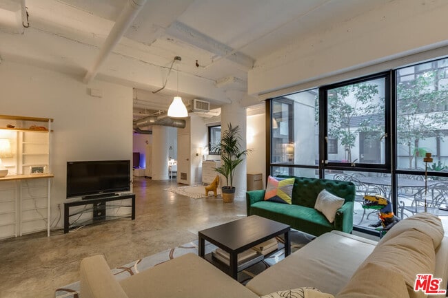 Building Photo - 1100 S Grand Ave Unit A003