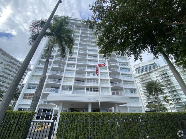 Building Photo - 1420 Brickell Bay Dr Unit 104 a2 Rental