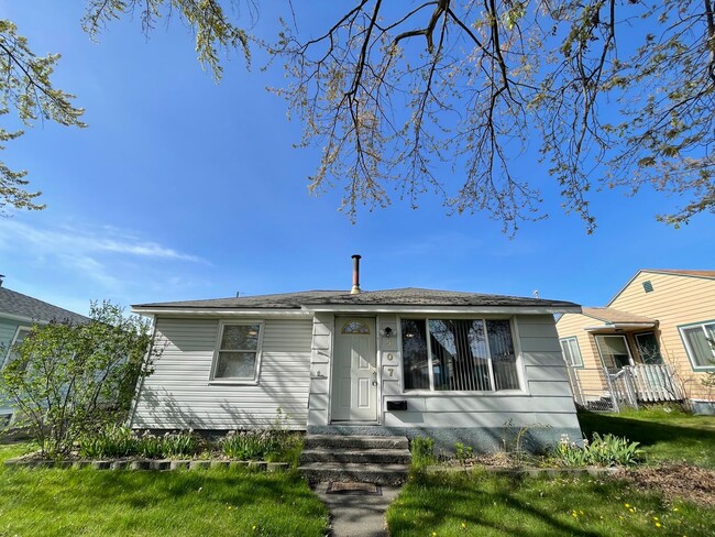 Building Photo - Northside 3 Bedroom Fenced with Huge Shop