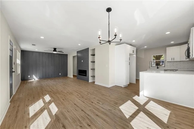 Photo - 164 Chicamauga Ave SW Unit Room with Shared Bathroom